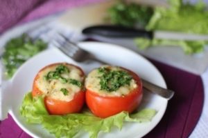 фаршированные помидоры с сыром