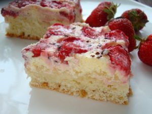 творожник с клубникой
