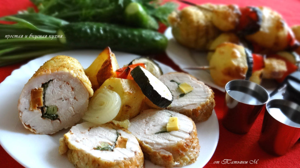 Пряный рулет из куриной грудки с сыром