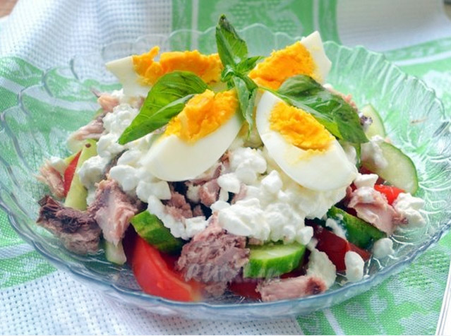 Салат с тунцом