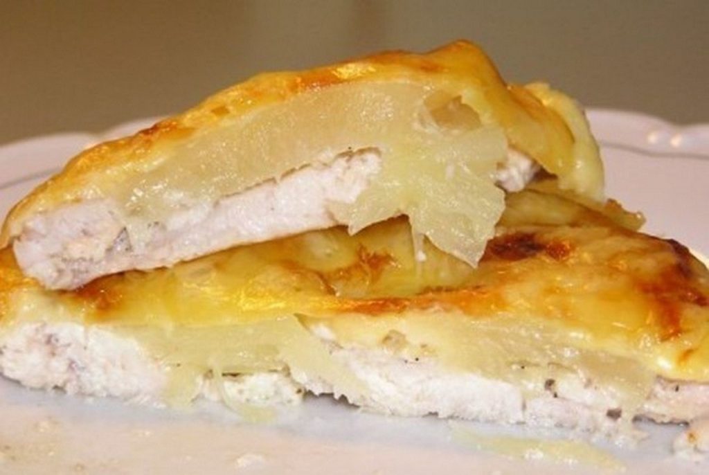 Курица с ананасами в духовке