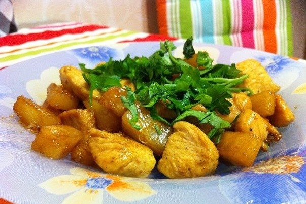 Курица с ананасами 