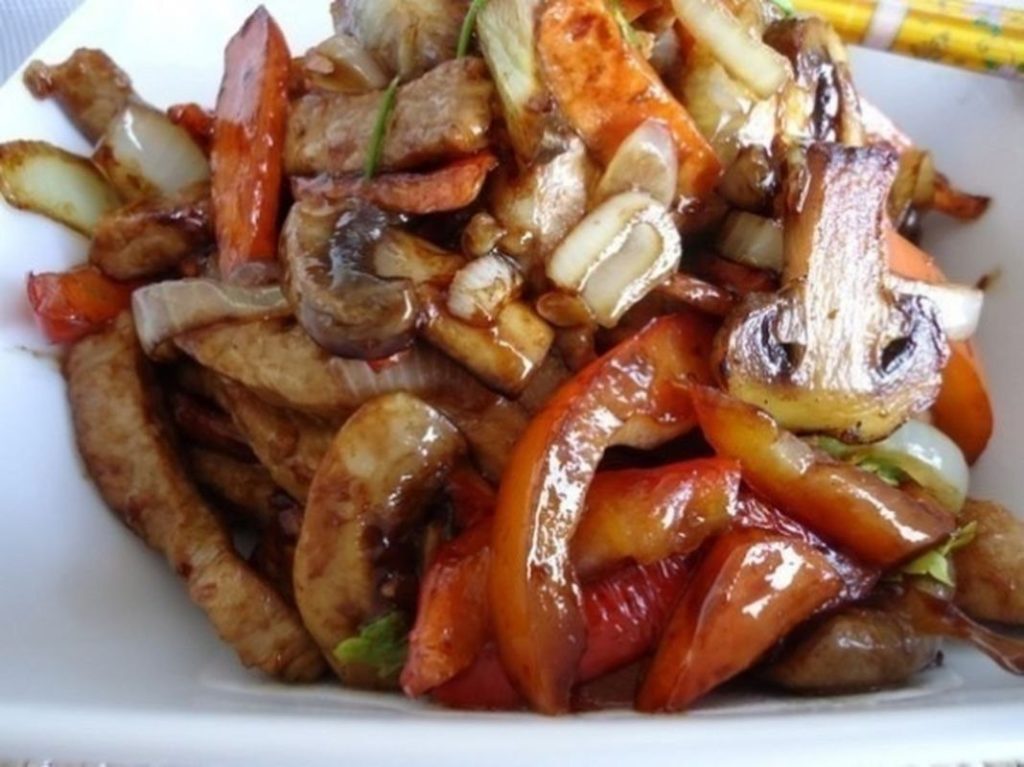 Курица с грибами и овощами 