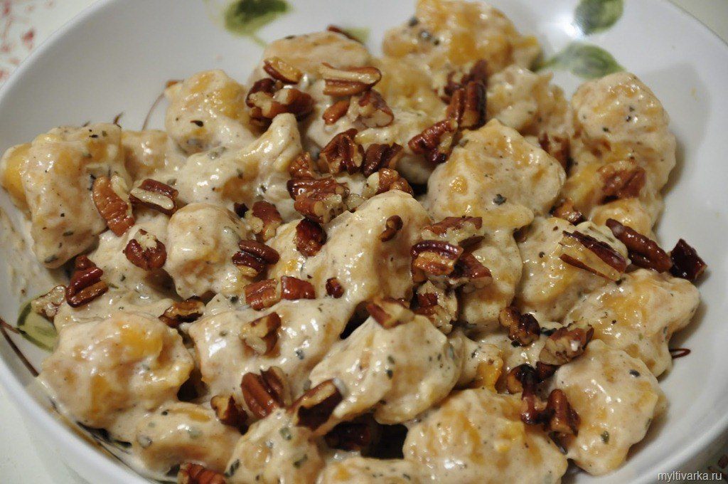 Курица тушеная с шампиньонами 