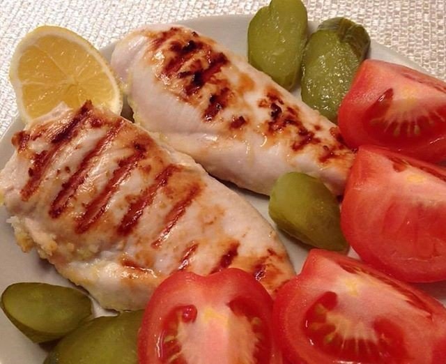 Сочный стейк из куриной грудки 