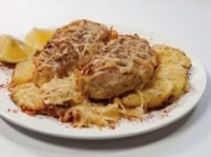 Куриные грудки, запеченные в сливках под сыром