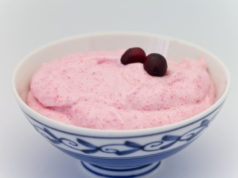 Манная каша на клюквенном соке