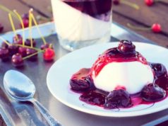 Диетическая панна-котта с вишней