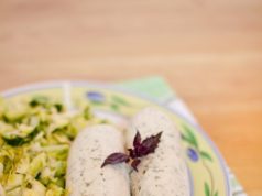 Диетические куриные сосиски на пару