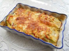 Кабачки, запеченные с помидорами и сыром