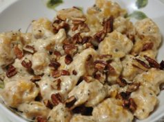 Курица тушеная с шампиньонами