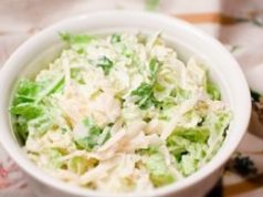 Пекинская капуста с курицей салат, без сухариков