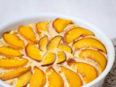 Творожная запеканка или пирог с фруктами