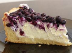 Творожный диетический пирог