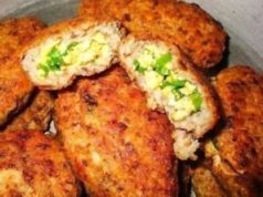 Гречневые зразы с куриным филе, зеленым луком и яйцом