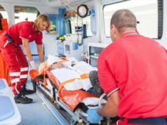 Как организовать перевозку лежачих больных?