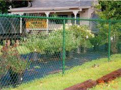 Сетка для забора: важный элемент многих дачных участков и частных домов
