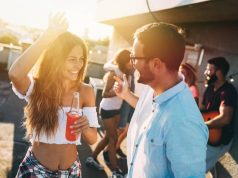 Как правильно начать знакомство с девушкой?